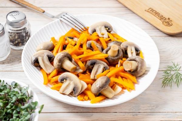 Шампиньоны с морковью