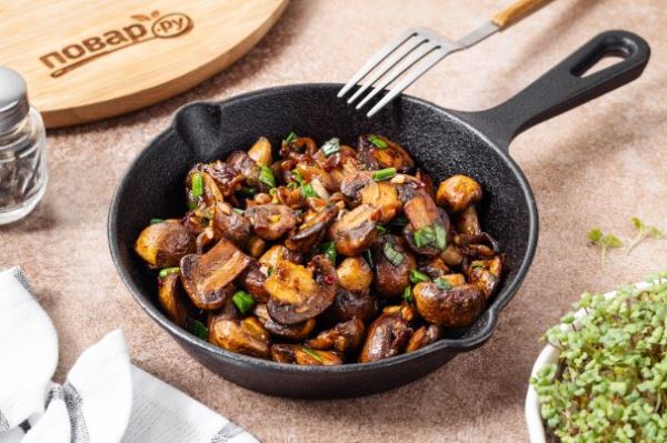 Шампиньоны на сковороде