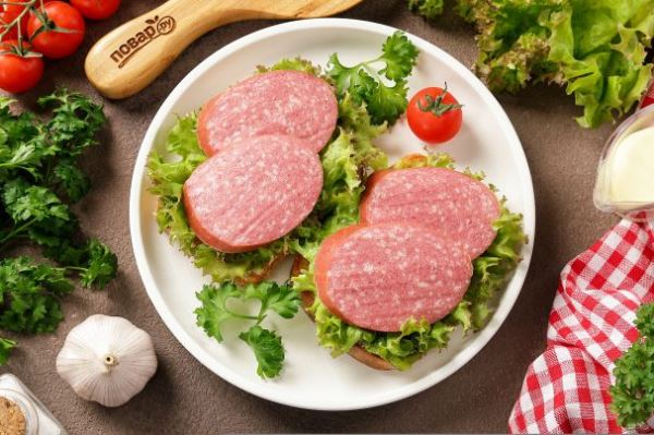 Бутерброды с колбасой