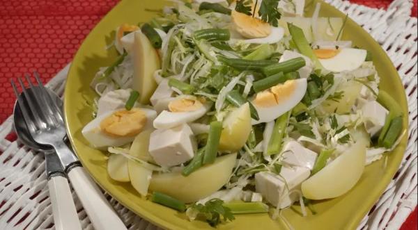 Овощной салат с арахисом