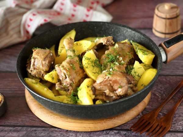 Утка с картошкой на сковороде (кусочками)