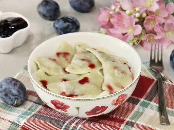 Вареники со сливой
