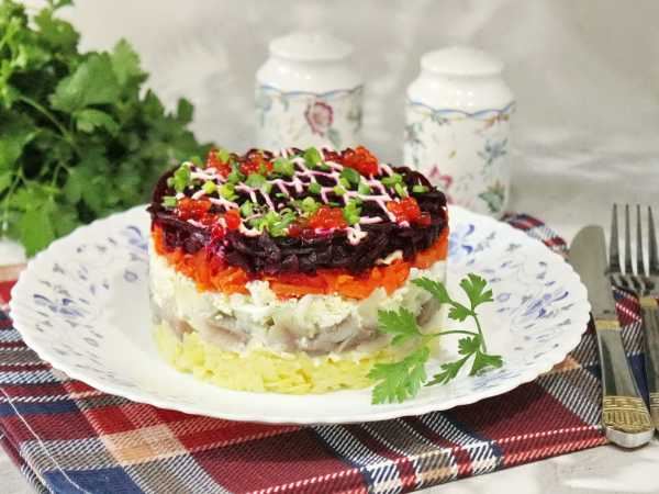 Селедка под шубой с маринованным луком